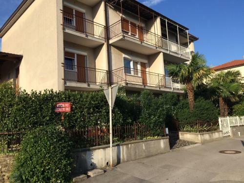 Hostal Rooms And Apartment Lia