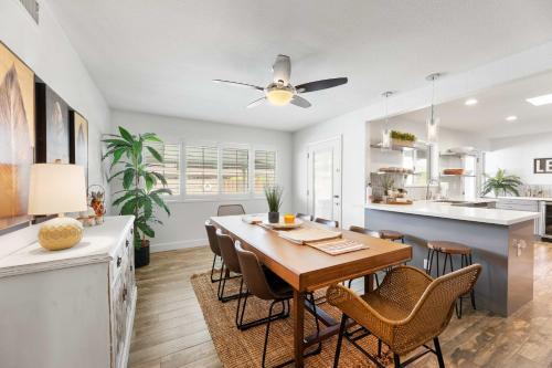 Pristine Escape About 2 Miles To Old Town Scottsdale!
