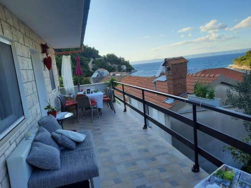 Holiday House Kata-babina