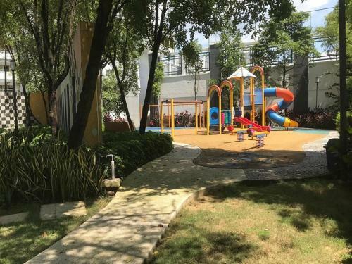 Amisha Home Design & Comfortable 2 Bedrooms Apartment