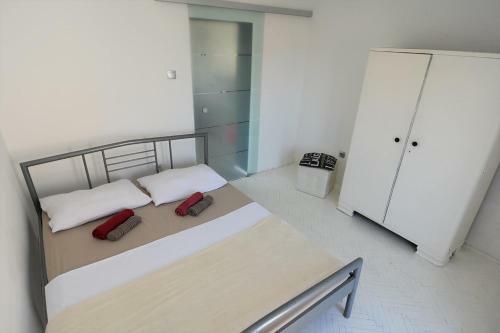 Marko Two Bedroom Apartment With Sea View