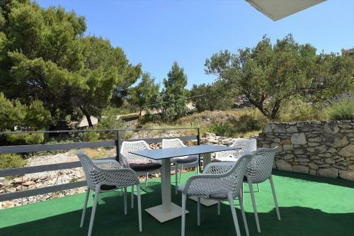 Marko Two Bedroom Apartment With Sea View
