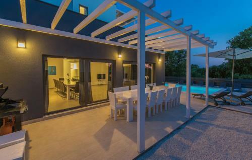 Villa Luna Holiday Home