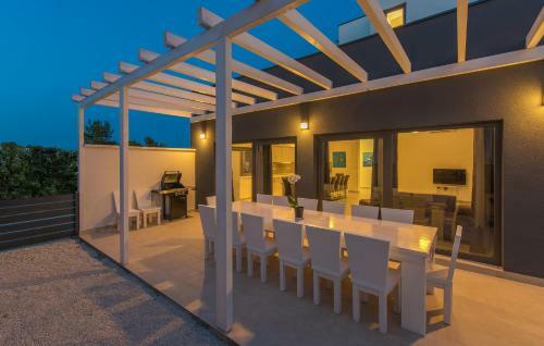 Villa Luna Holiday Home
