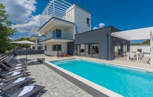 Villa Luna Holiday Home