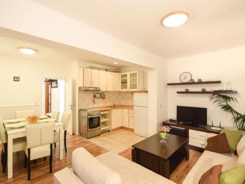 Apartments Villa Vesna Podgora - Cdm05026-dyc