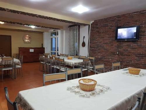 Hostal Pensiunea Patricia, V�rful Lui Roman