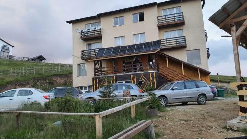 Hostal Pensiunea Patricia, V�rful Lui Roman