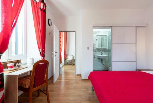 Hostal Marica Guesthouse