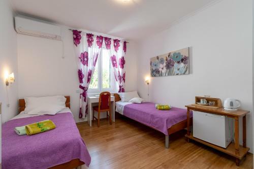 Hostal Marica Guesthouse