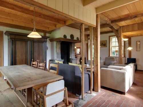 Apartamentos Cozy Farmhouse In Enschede With Terrace