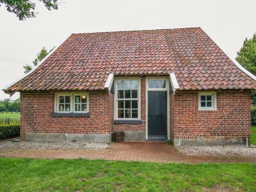 Apartamentos Cozy Farmhouse In Enschede With Terrace