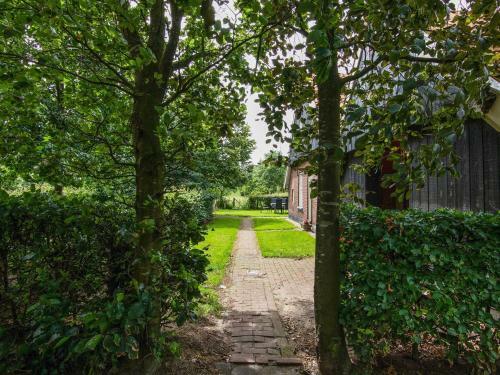 Apartamentos Cozy Farmhouse In Enschede With Terrace