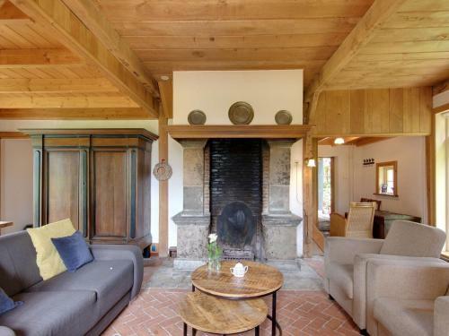 Apartamentos Cozy Farmhouse In Enschede With Terrace