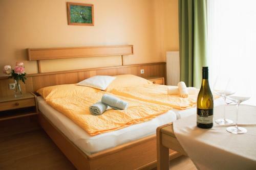 Hostal Weingut & G�stehaus Dombi Weiss