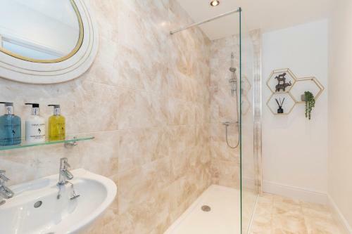 Top Floor One Bedroom Apartment