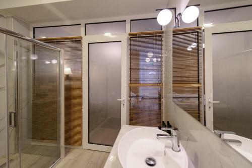 Status Luxury Apartments And Penthouse