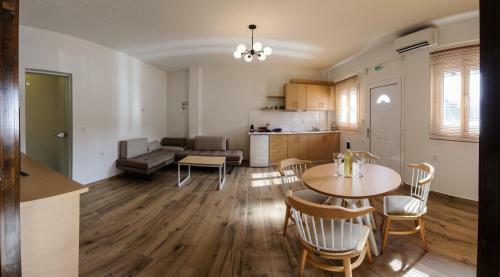 Status Luxury Apartments And Penthouse