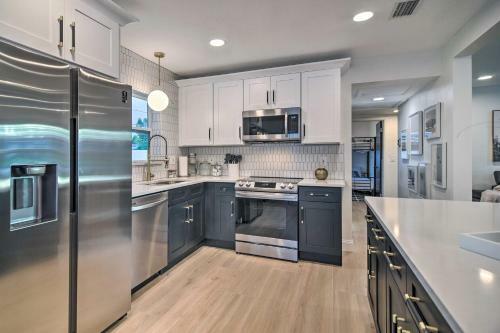 Sleek Redington Beach Retreat With Lanai, Grill