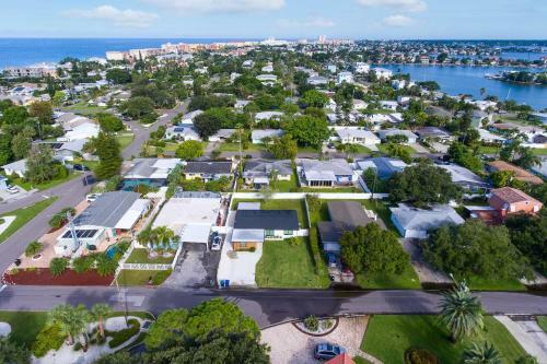 Sleek Redington Beach Retreat With Lanai, Grill