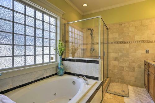 Southern-style Home In East Point With Deck!