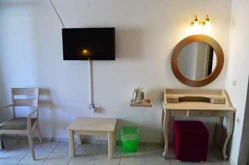 Alexandros Hotel