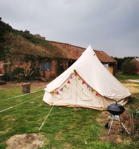 Glamping Bell Tent 4m - Sleeps Upto 4