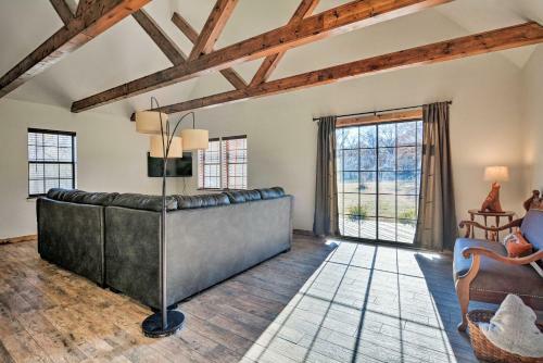 Luxury Cabin With Pond, Working Ranch Near Nevada, Mo