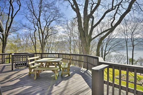 Waterfront Skaneateles Lake Home With Beach!