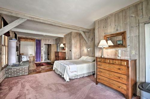 Waterfront Skaneateles Lake Home With Beach!