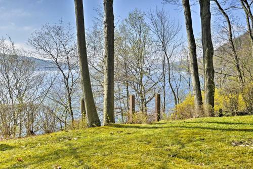 Waterfront Skaneateles Lake Home With Beach!