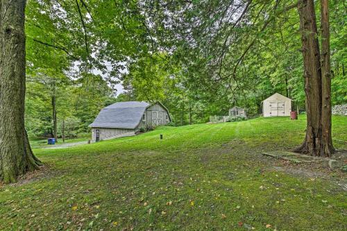 Enchanting Hudson Valley Farmhouse With Views!