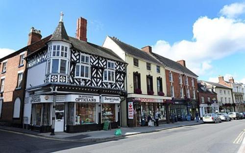 5-bed Town House In Newport