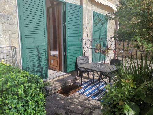 Byron's Apartments Tellaro
