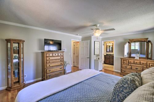 Lake House Haven Fire Pit, Boat Dock And More!
