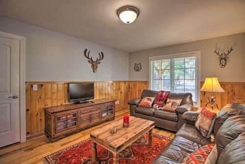 Spacious Wintergreen Resort Home With Hot Tub!