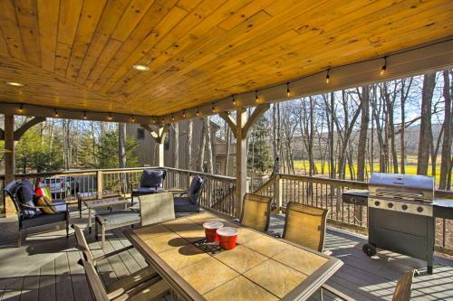 Spacious Wintergreen Resort Home With Hot Tub!