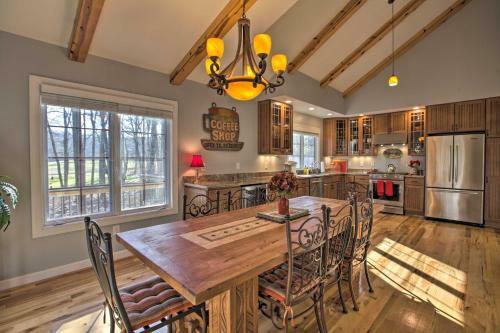 Spacious Wintergreen Resort Home With Hot Tub!