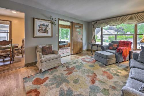 Central Green Bay Home, 3 Mi To Lambeau Field