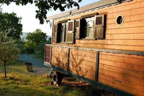 Roulottes Et Cabanes De Saint Cerice