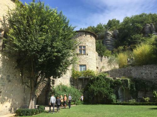 Roulottes Et Cabanes De Saint Cerice
