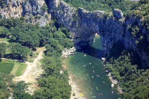 Roulottes Et Cabanes De Saint Cerice