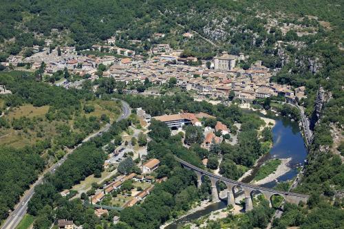 Roulottes Et Cabanes De Saint Cerice