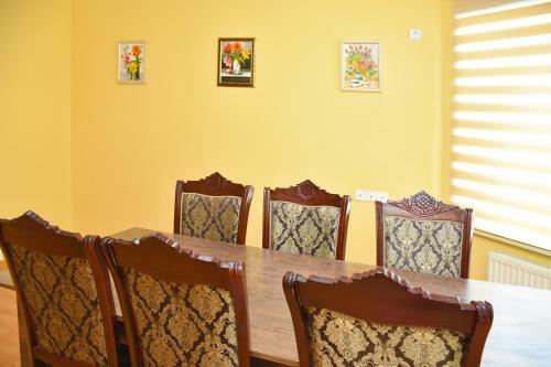 Gabala Palace Villa - 8 Bedrooms
