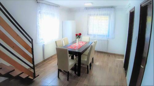 Vencel Vend�gh�z