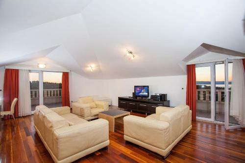 Apartamentos Villa Luce Mit Pool