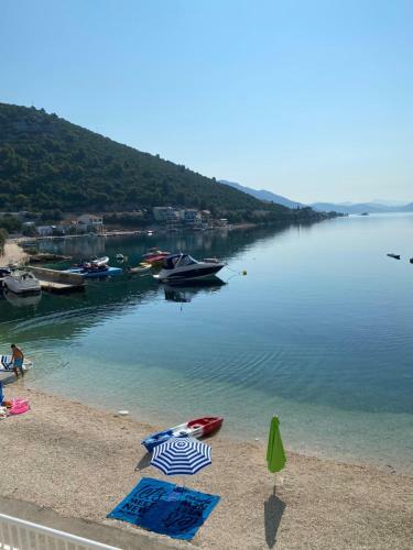 Apartmani Spaji? Duboka