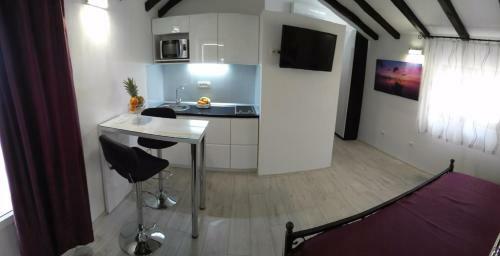 Kuzma Rooms And Apartments