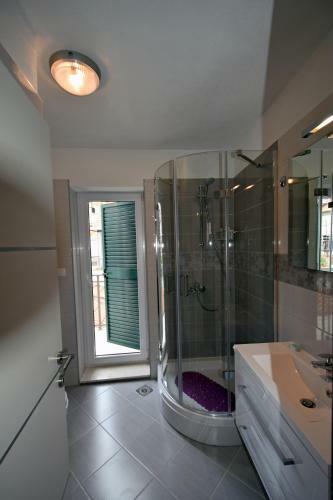 Kuzma Rooms And Apartments