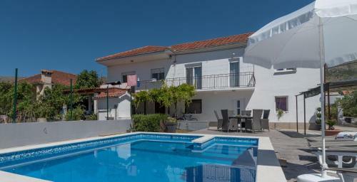 Apartamentos Holiday Home Dino & Lea